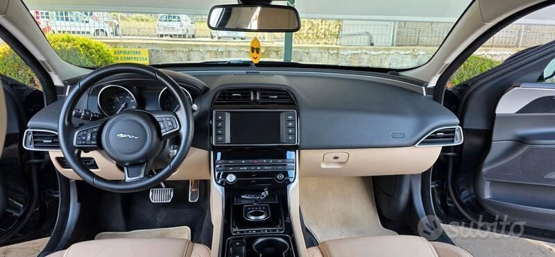 Usata Jaguar XE 163 CV (119 kW) 2019 Nero Berlina