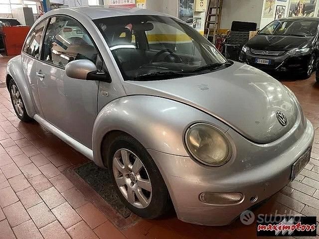 Usata VW New Beetle 102 CV (75 kW) 2002 Grigio Utilitaria