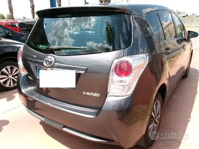 Second-hand Toyota Verso Style 111 CP (81 kW) 2015 Gri Monovolum