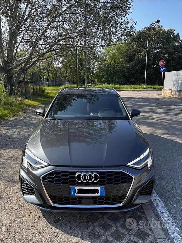 Grigio Usata 2024 Audi A3 Ambiente Tre volumi | 30.000 € (Buon prezzo) - Immagine 1/4