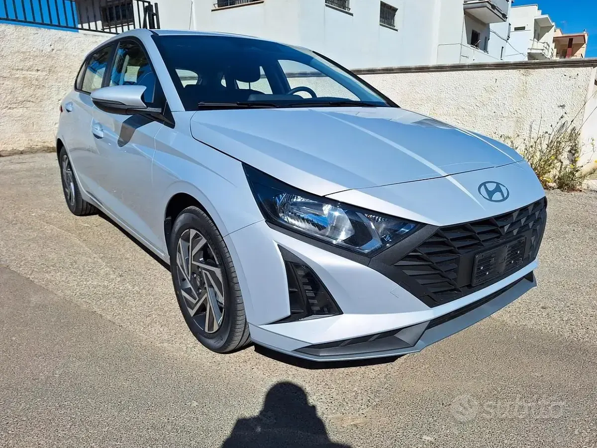 Nuova Hyundai i20 100 CV (73 kW) 2026 Nero Utilitaria