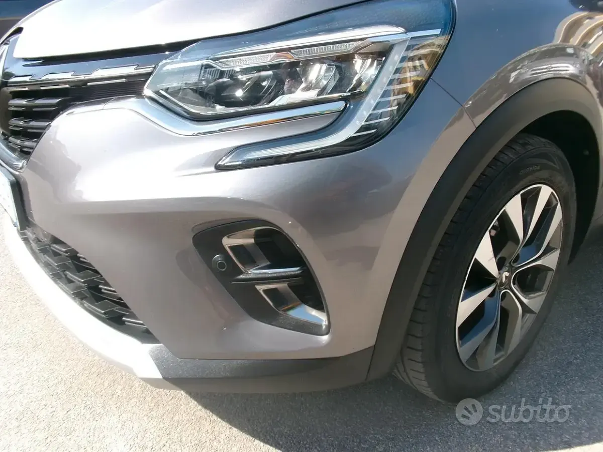 Usata Renault Captur Intens 101 CV (74 kW) 2021 Grigio SUV