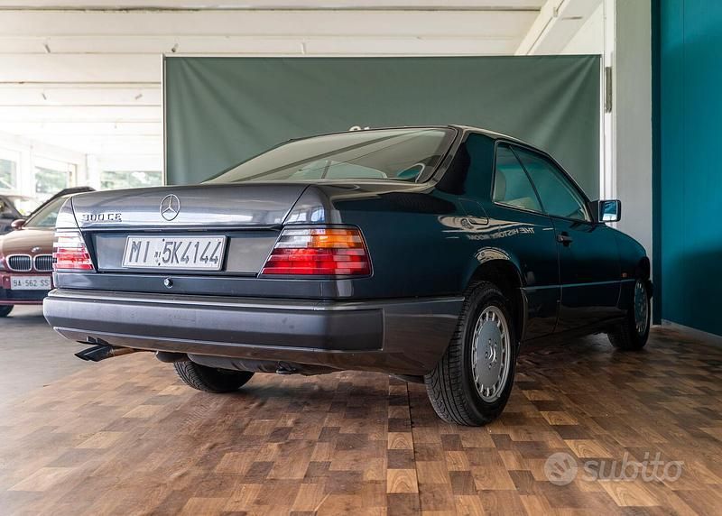 Usata Mercedes E300 1988 Grigio Coupé