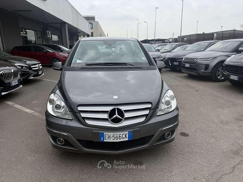 Usata Mercedes B180 109 CV (80 kW) 2011 Grigio Monovolume