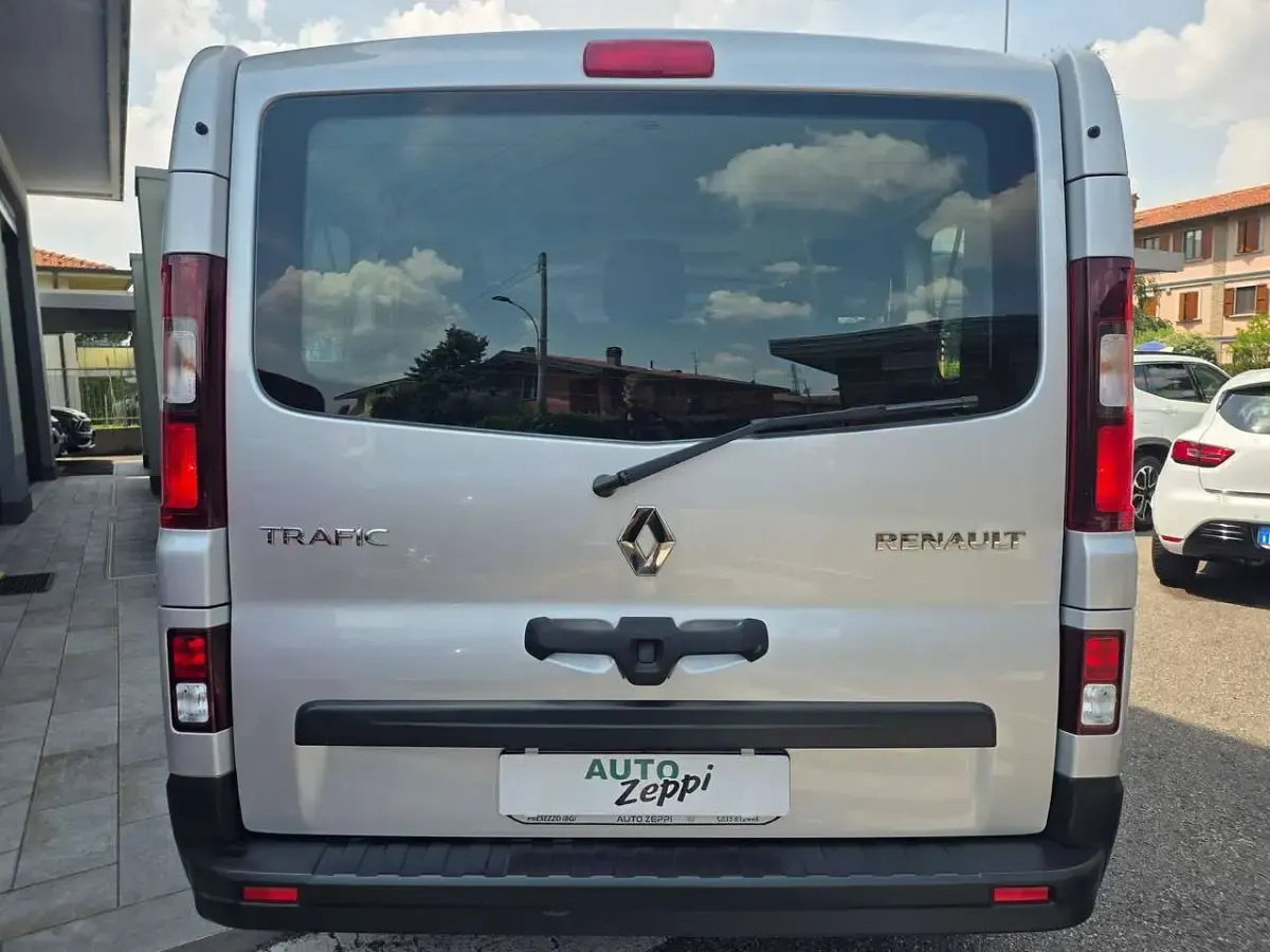 Usata Renault Trafic 120 CV (88 kW) 2020 Argento Monovolume