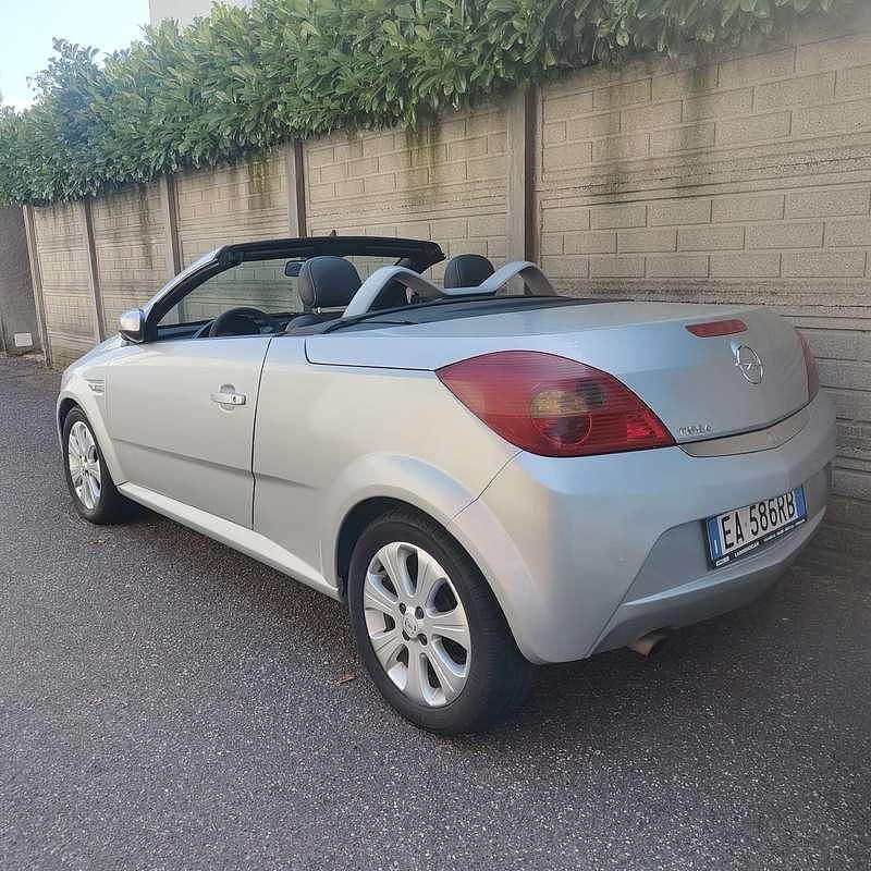 Usata Opel Tigra Edition 125 CV (91 kW) 2010 Cabrio