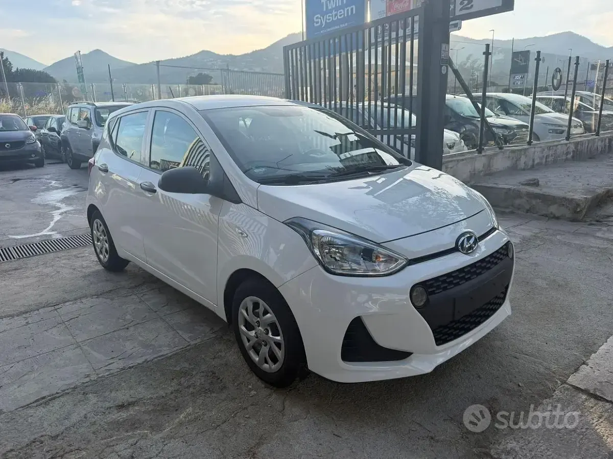 Begagnad Hyundai i10 Classic 67 HK (49 kW) 2017 Vit Halvkombi