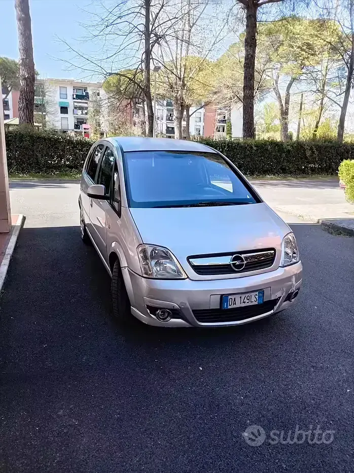 Usado Opel Meriva 101 CV (74 kW) 2008 Gris Monovolumen