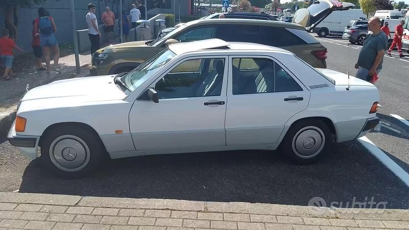 Usata Mercedes 190 105 CV (77 kW) 1989 Bianco Berlina