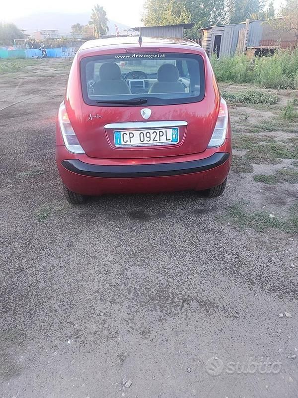 Usata Lancia Ypsilon 60 CV (44 kW) 2004 Rosso Utilitaria