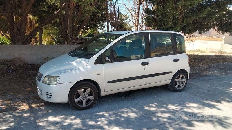 Usata 2006 Fiat Multipla Monovolume | 2000 € (Buon prezzo) - Immagine 1/3