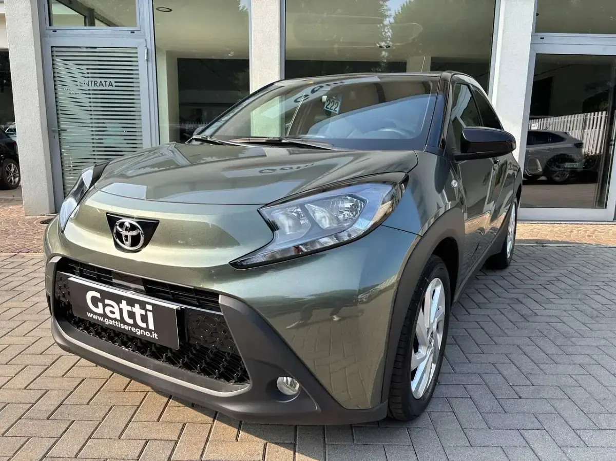 Usata Toyota Aygo X Active 72 CV (52 kW) 2022 Cardamom green SUV