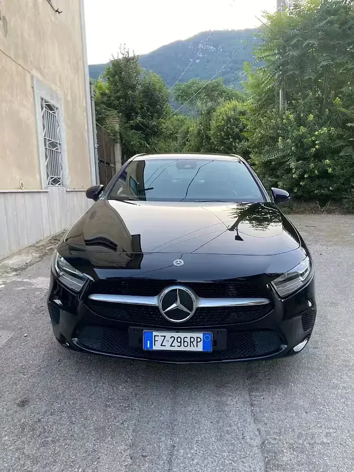 Usata Mercedes A180 116 CV (85 kW) 2019 Nero Berlina