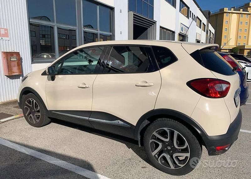 Usata Renault Captur 110 CV (80 kW) 2015 Bianco SUV