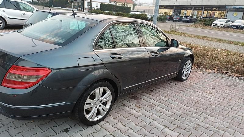 Usata 2007 Mercedes 200 Tre volumi | 3500 € (Buon prezzo) - Immagine 1/4