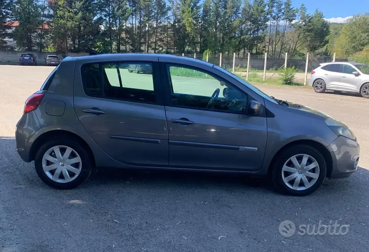 Usata Renault Clio IV Dynamique 75 CV (55 kW) 2012 Grigio Berlina