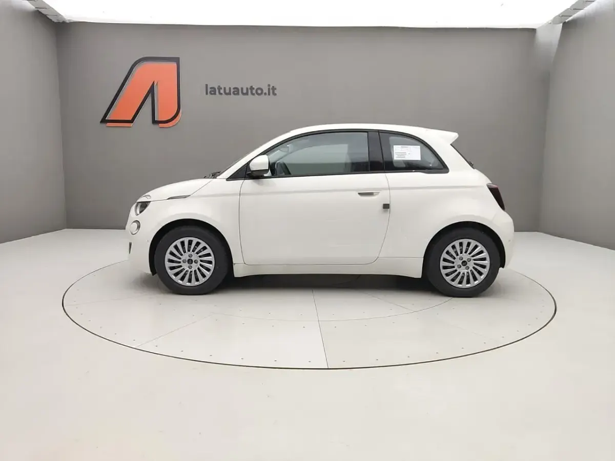 Nuova Fiat 500e Tech 86 kW (118 CV) 2025 Bianco Utilitaria