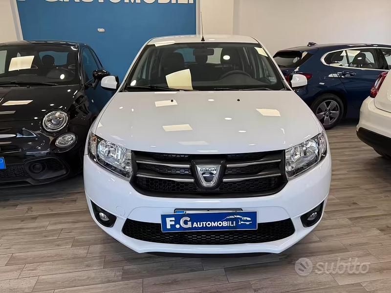 Usata Dacia Sandero Lauréate 75 CV (55 kW) 2016 Bianco Berlina