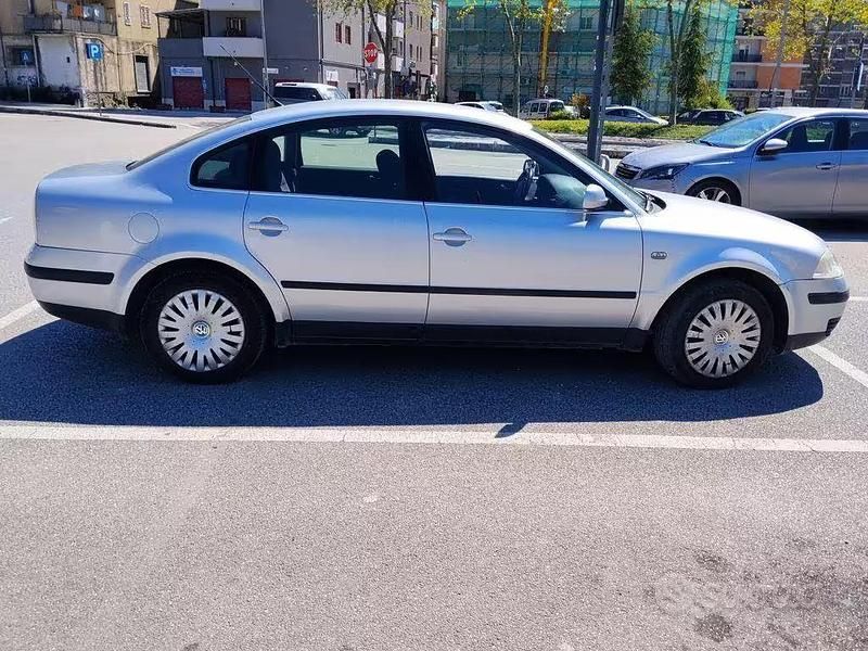 Usata VW Passat Business 131 CV (96 kW) 2003 Berlina