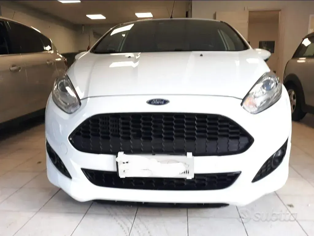 Usata Ford Fiesta ST-Line 75 CV (55 kW) 2017 Bianco Utilitaria