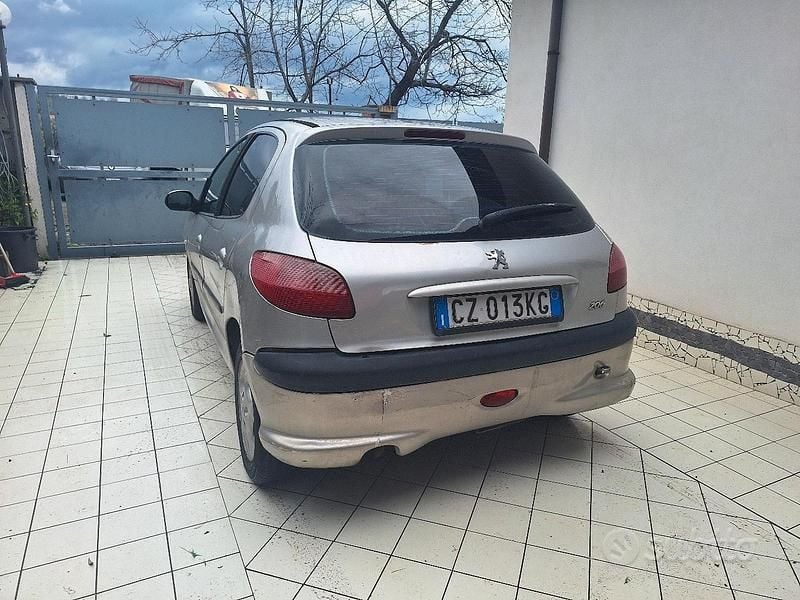 Usata Peugeot 206 68 CV (50 kW) 2006 Grigio Utilitaria