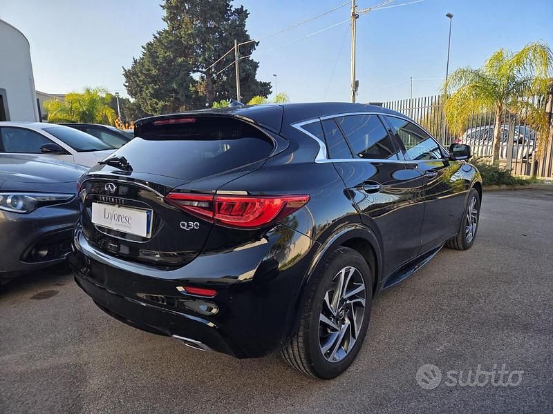 Usata Infiniti Q30 Business 109 CV (80 kW) 2017 Nero metallizzato Berlina