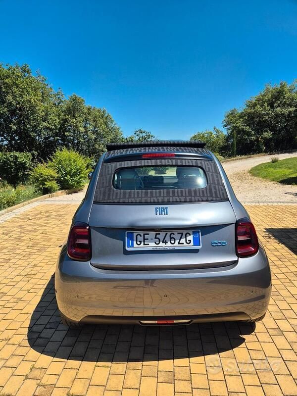 Usata Fiat 500e La Prima 69 kW (95 CV) 2021 Grigio Cabrio