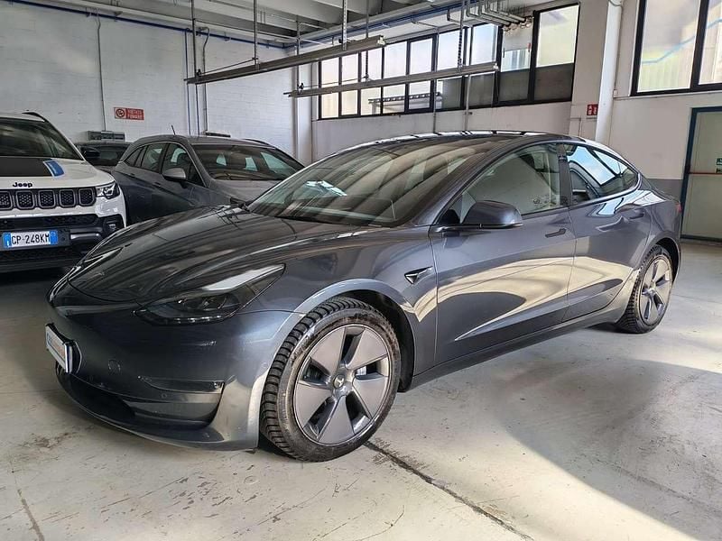 Usata Tesla Model 3 152 kW (208 CV) 2021 Midnight silver metallic Berlina