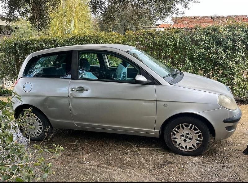 Usata Lancia Ypsilon 70 CV (51 kW) 2005 Grigio Utilitaria