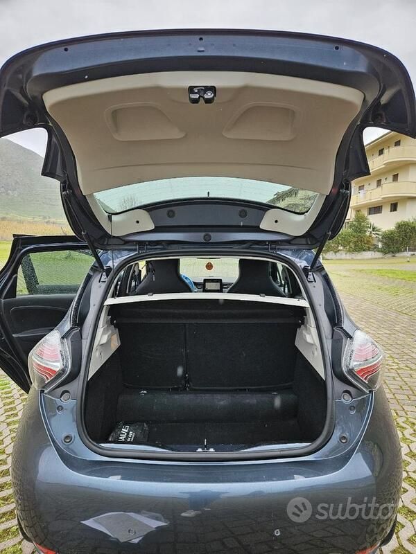 Usata Renault Zoe Intens 50 kW (69 CV) 2021 Grigio Utilitaria