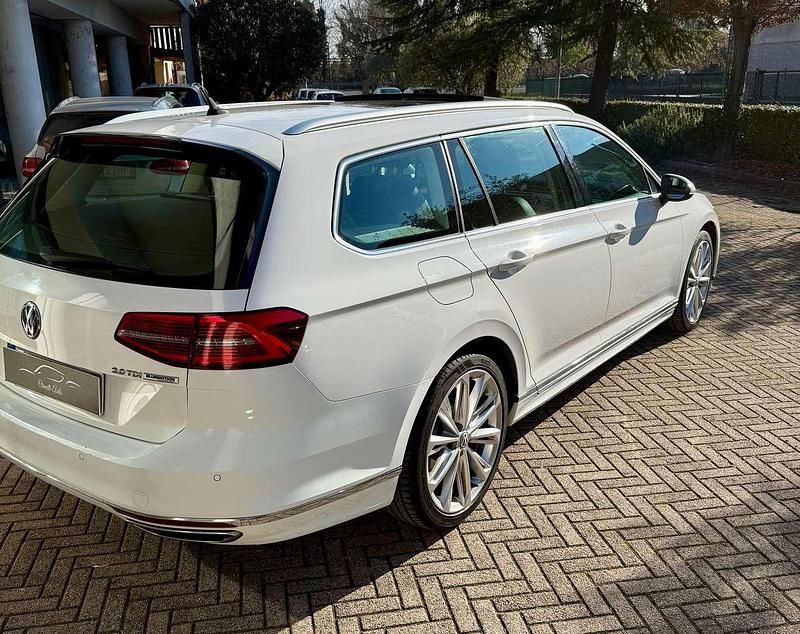 Usata VW Passat R-line 150 CV (110 kW) 2016 Bianco Station wagon