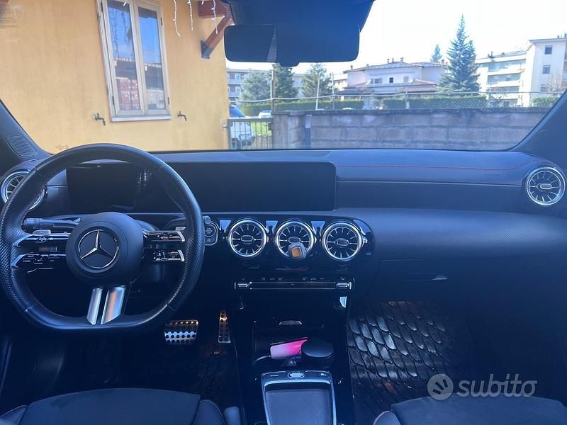 Usata Mercedes CLA200 150 CV (110 kW) 2024 Nero Berlina
