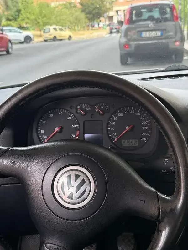 Usata VW Golf IV 105 CV (77 kW) 2003 Argento Berlina