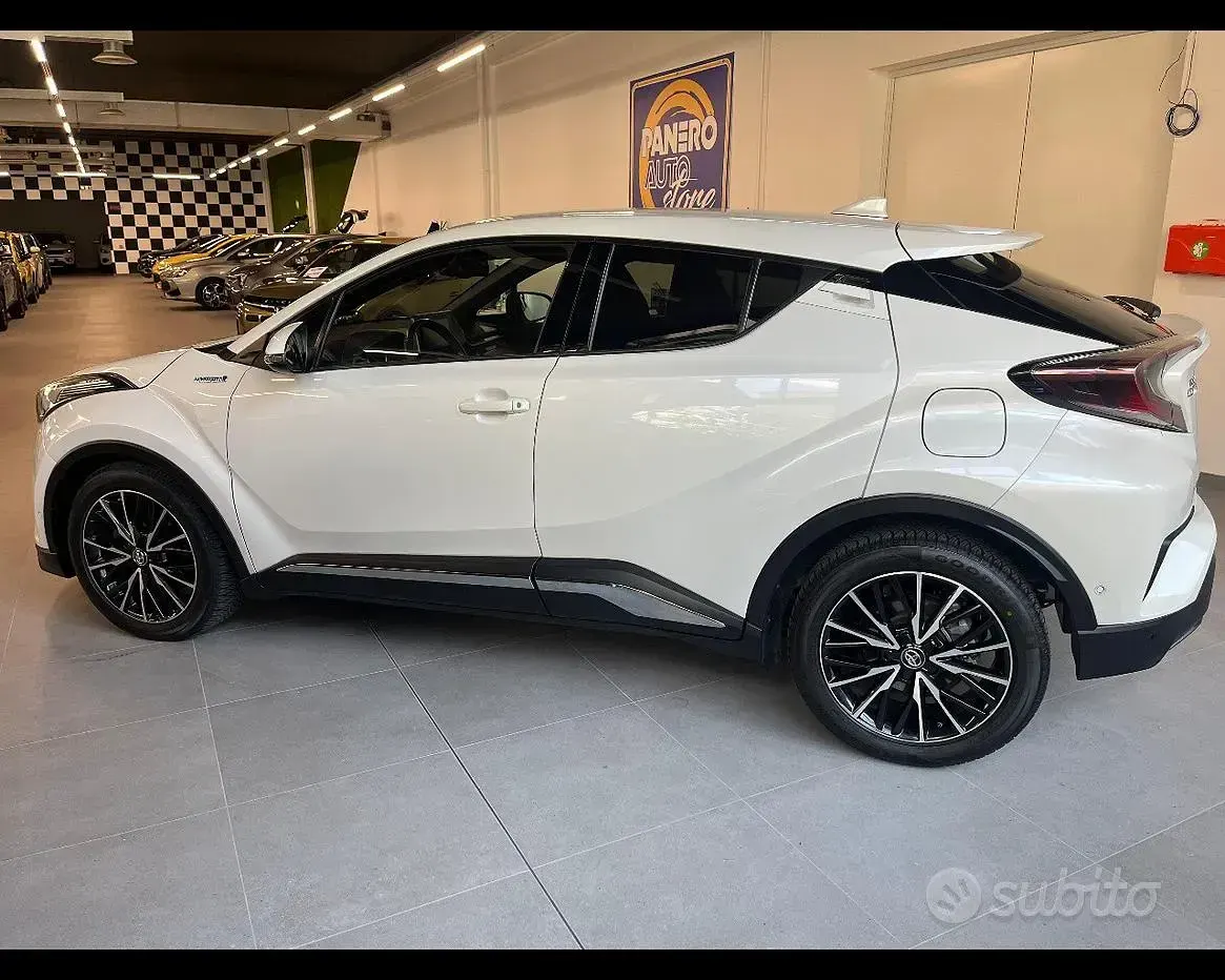 Usata Toyota C-HR Lounge 98 CV (72 kW) 2017 Bianco perla SUV