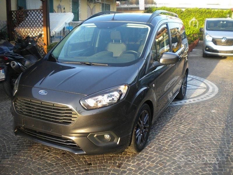 Occasion Ford Tourneo Courier Sport 101 ch (74 kW) 2019 Gris Monospace