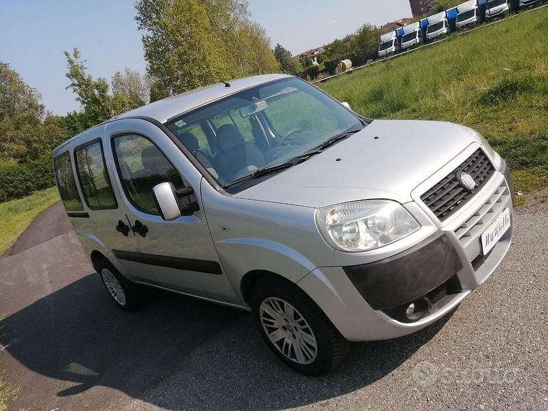 Käytetty Fiat Doblò Dynamic 120 HP (88 kW) 2009 Harmaa Tila-auto