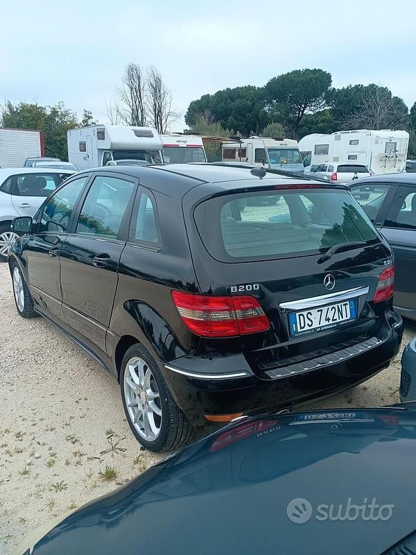 Usata Mercedes B200 140 CV (102 kW) 2009 Nero Monovolume