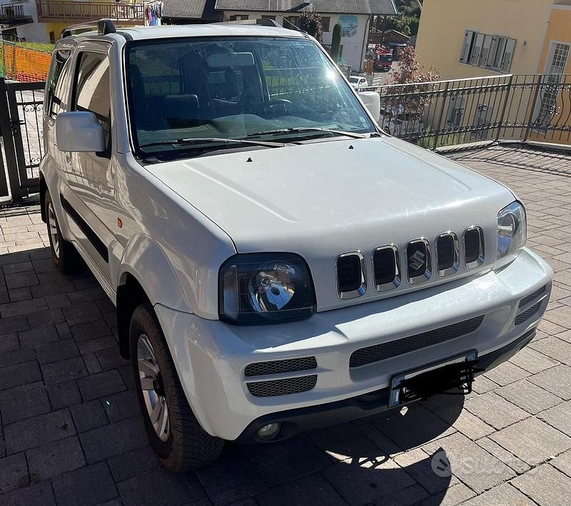 Bianco Usata 2011 Suzuki Jimny SUV | 12.700 € (Cara) - Immagine 1/4
