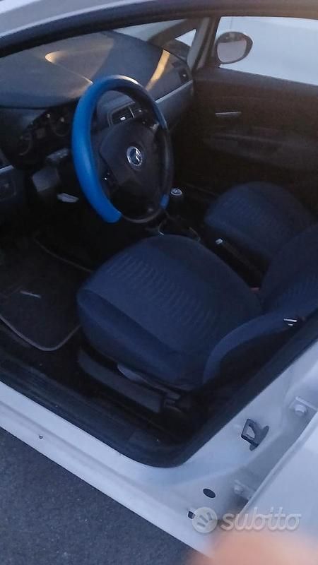 Usata Fiat Punto 75 CV (55 kW) 2007 Bianco Utilitaria