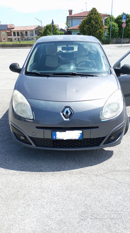 Usata 2008 Renault Twingo Due volumi | 1900 € (Buon prezzo) - Immagine 1/4