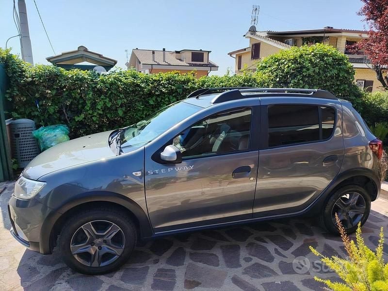 Usata Dacia Sandero Stepway 90 CV (66 kW) 2017 Grigio Utilitaria