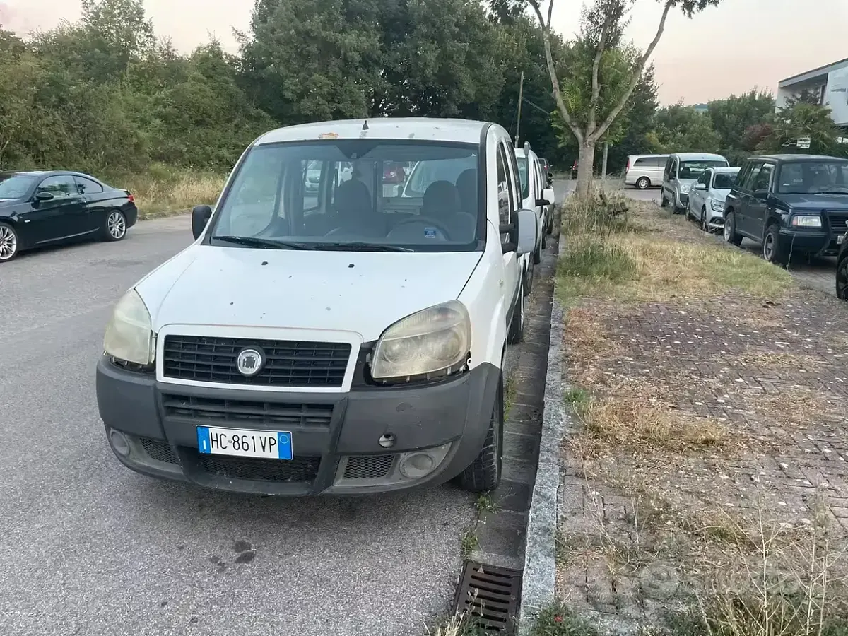 Usata Fiat Doblò 85 CV (62 kW) 2008 Bianco Monovolume
