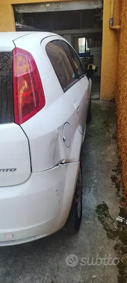 Usata Fiat Grande Punto 77 CV (56 kW) 2009 Bianco Utilitaria