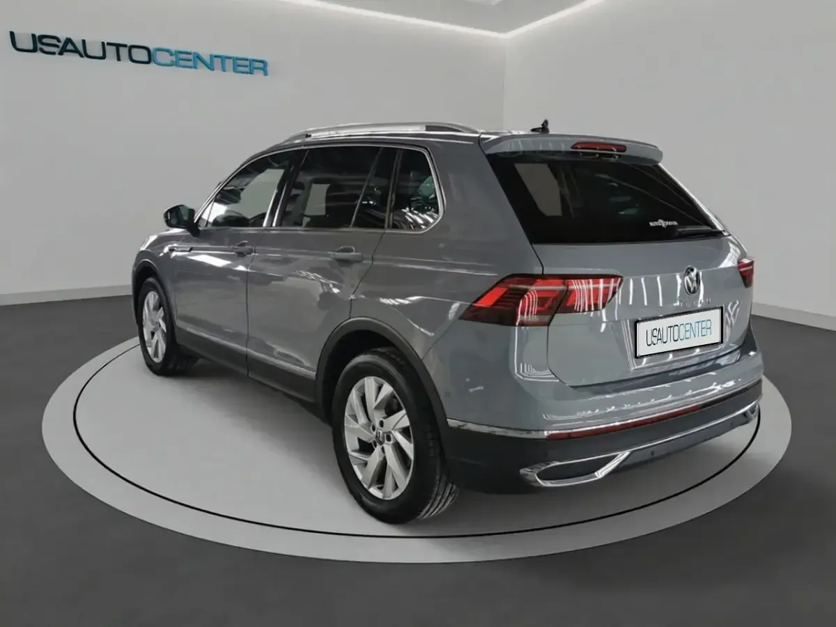 Usata VW Tiguan R-line 150 CV (110 kW) 2023 Grenadill black metallizzato SUV