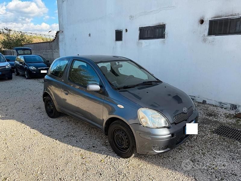 Usata Toyota Yaris Sol 65 CV (47 kW) 2005 Verde Berlina