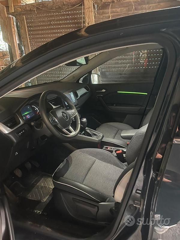 Usata Renault Captur 100 CV (73 kW) 2023 Blu SUV