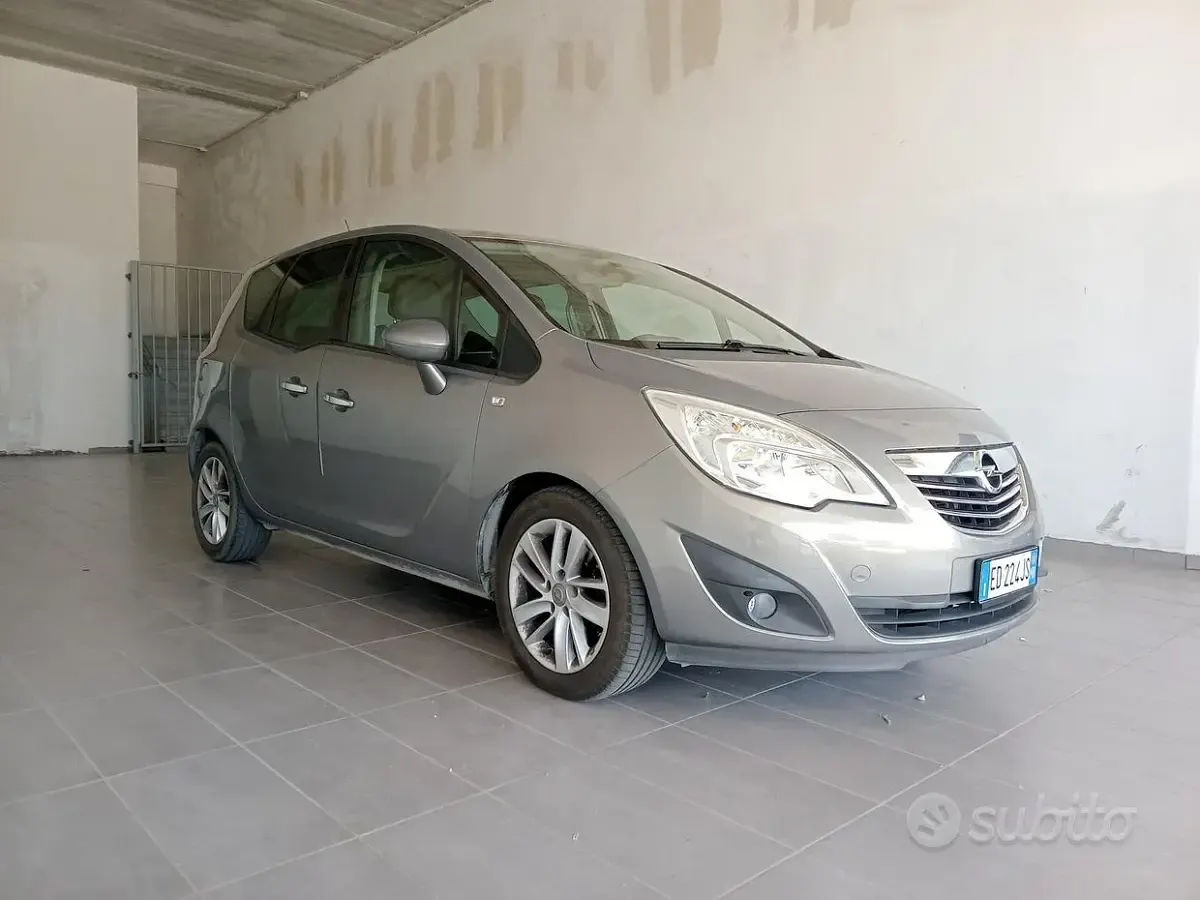 Usata Opel Meriva Cosmo 110 CV (80 kW) 2010 Grigio Monovolume