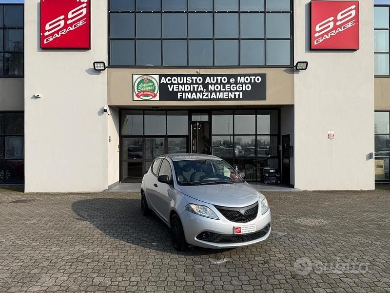 Usata Lancia Ypsilon Platinum 69 CV (50 kW) 2018 Grigio Utilitaria
