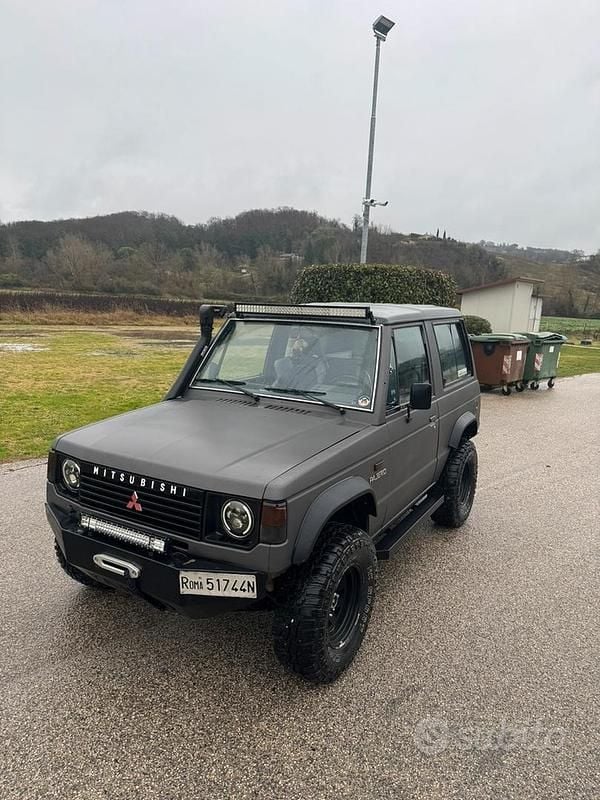 Usata Mitsubishi Pajero Top 84 CV (61 kW) 1986 Grigio SUV