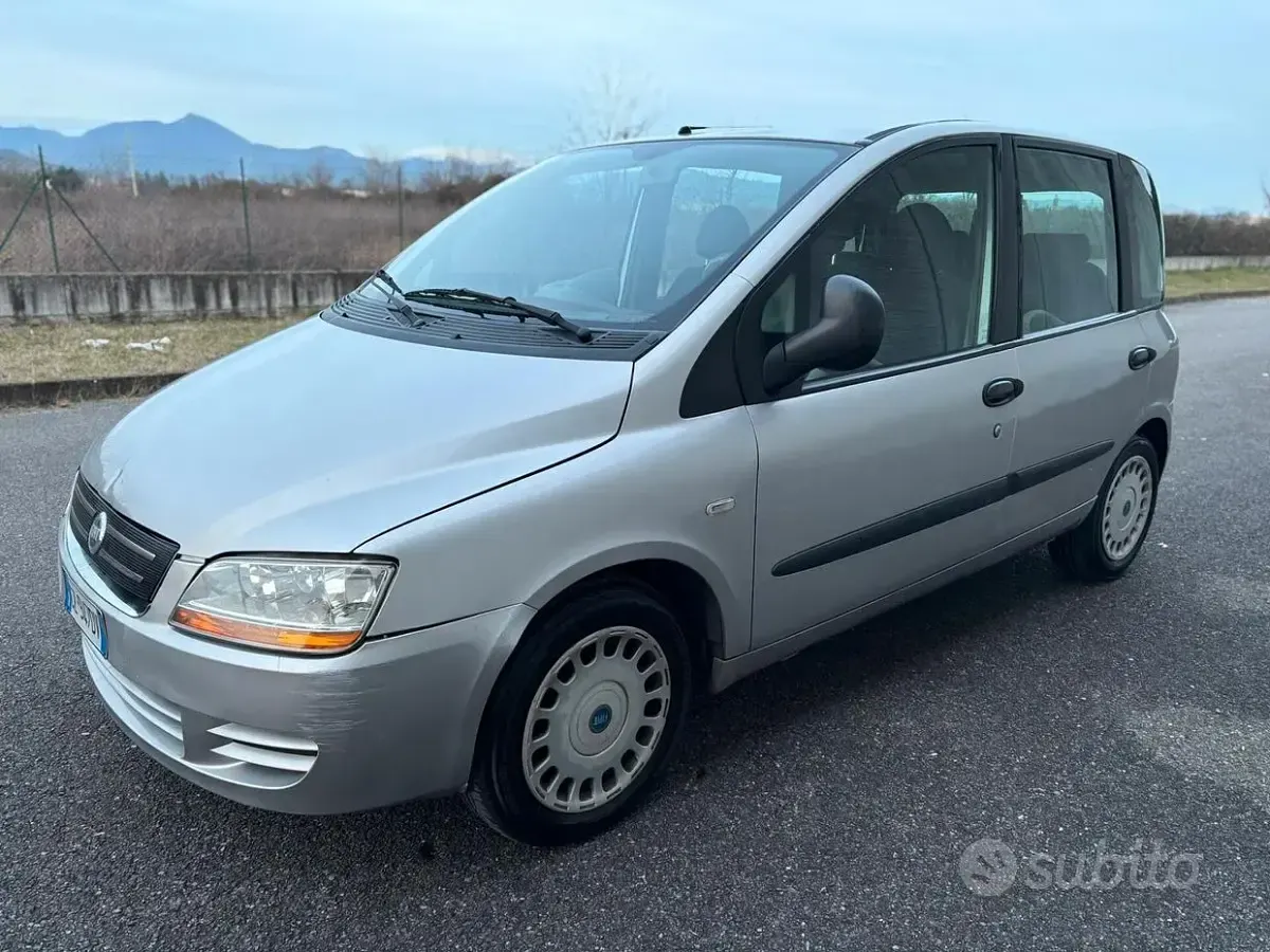 Usata Fiat Multipla 120 CV (88 kW) 2005 Grigio Monovolume